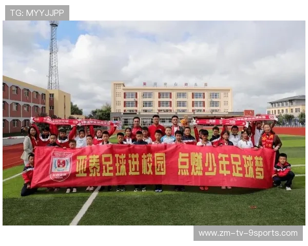 足球俱乐部通过校企合作为青训学员提供实习与学习机会，足球俱乐部与学校合作收费